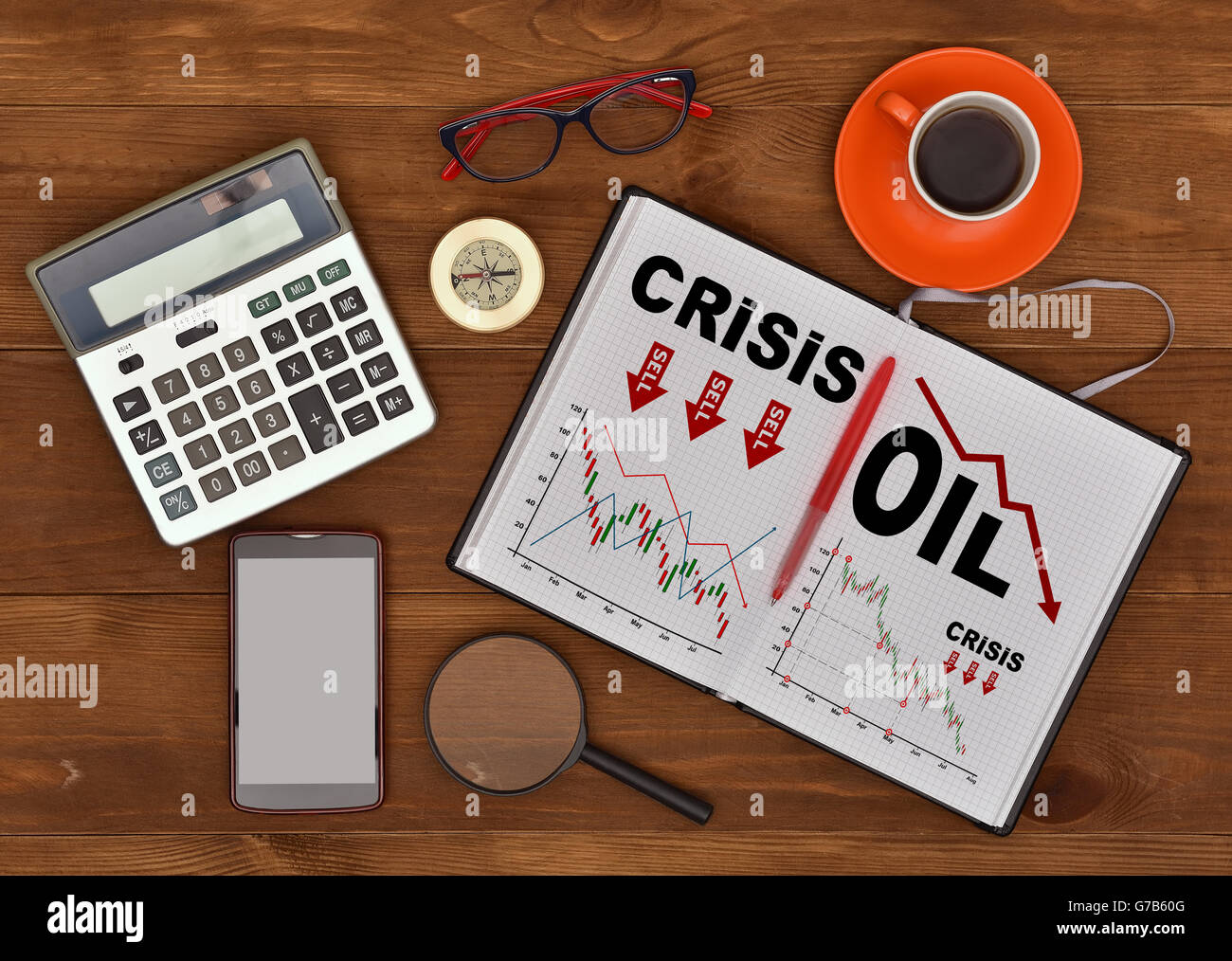 Öl-Krisenkonzept Zeichnung in Hinweis Pad und Business Elemente auf einem Schreibtisch Stockfoto