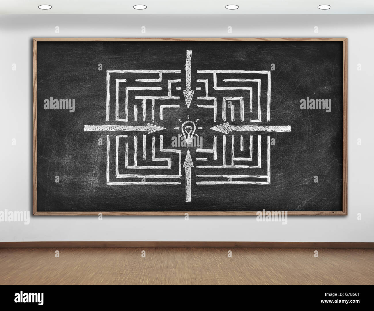 Tafel mit Labyrinth an Wand, Nahaufnahme Stockfoto