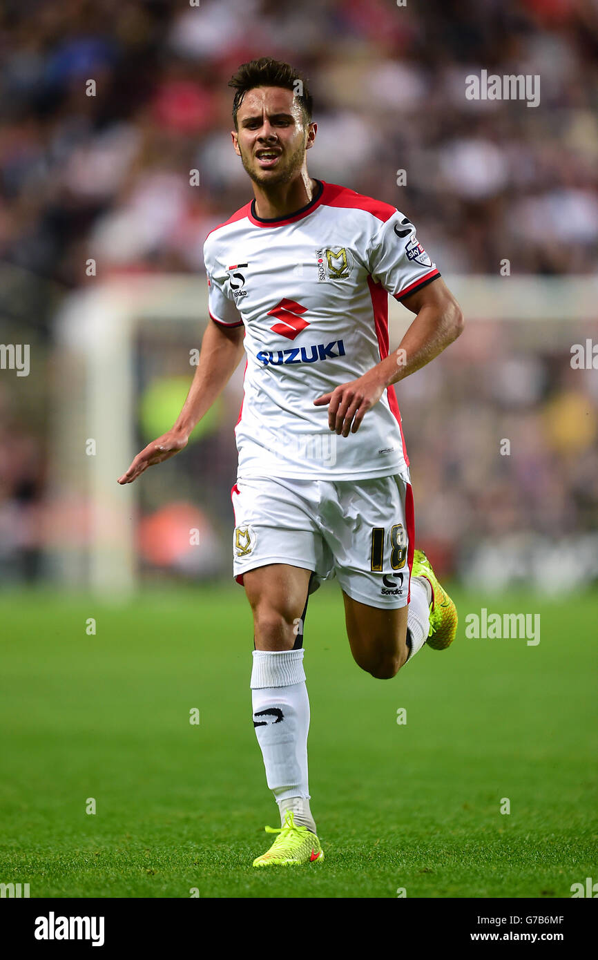 Fußball - Capital One Cup - zweite Runde - Milton Keynes Dons gegen Manchester United - Stadion:mk. George Baldock, Milton Keynes Dons. Stockfoto