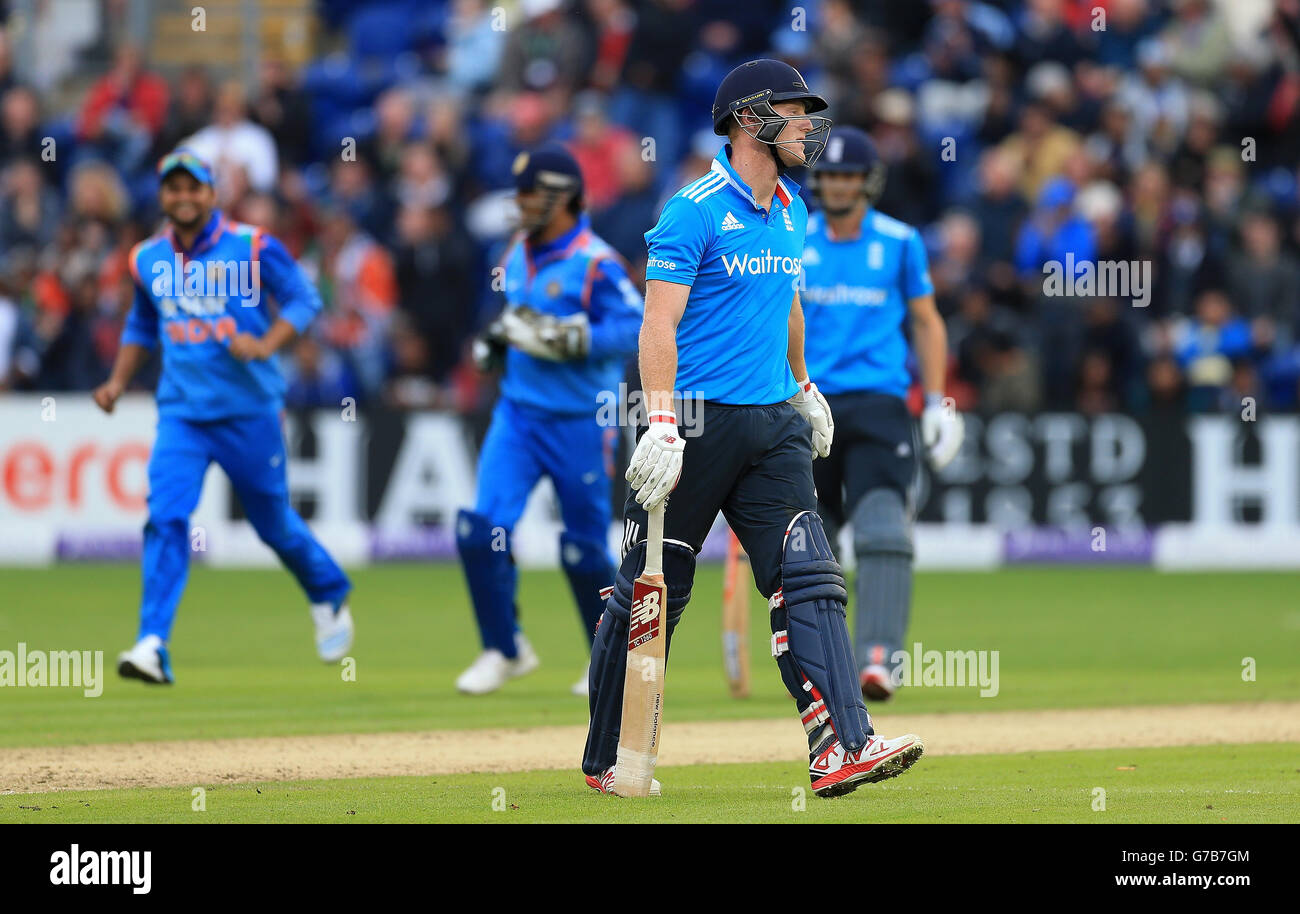 Der englische Ben Stokes wird während der Royal London One Day International im SWALEC Stadium, Cardiff, für 23 entlassen. DRÜCKEN SIE VERBANDSFOTO. Bilddatum: Mittwoch, 27. August 2014. Siehe PA Geschichte CRICKET England. Bildnachweis sollte lauten: David Davies/PA Wire. Stockfoto