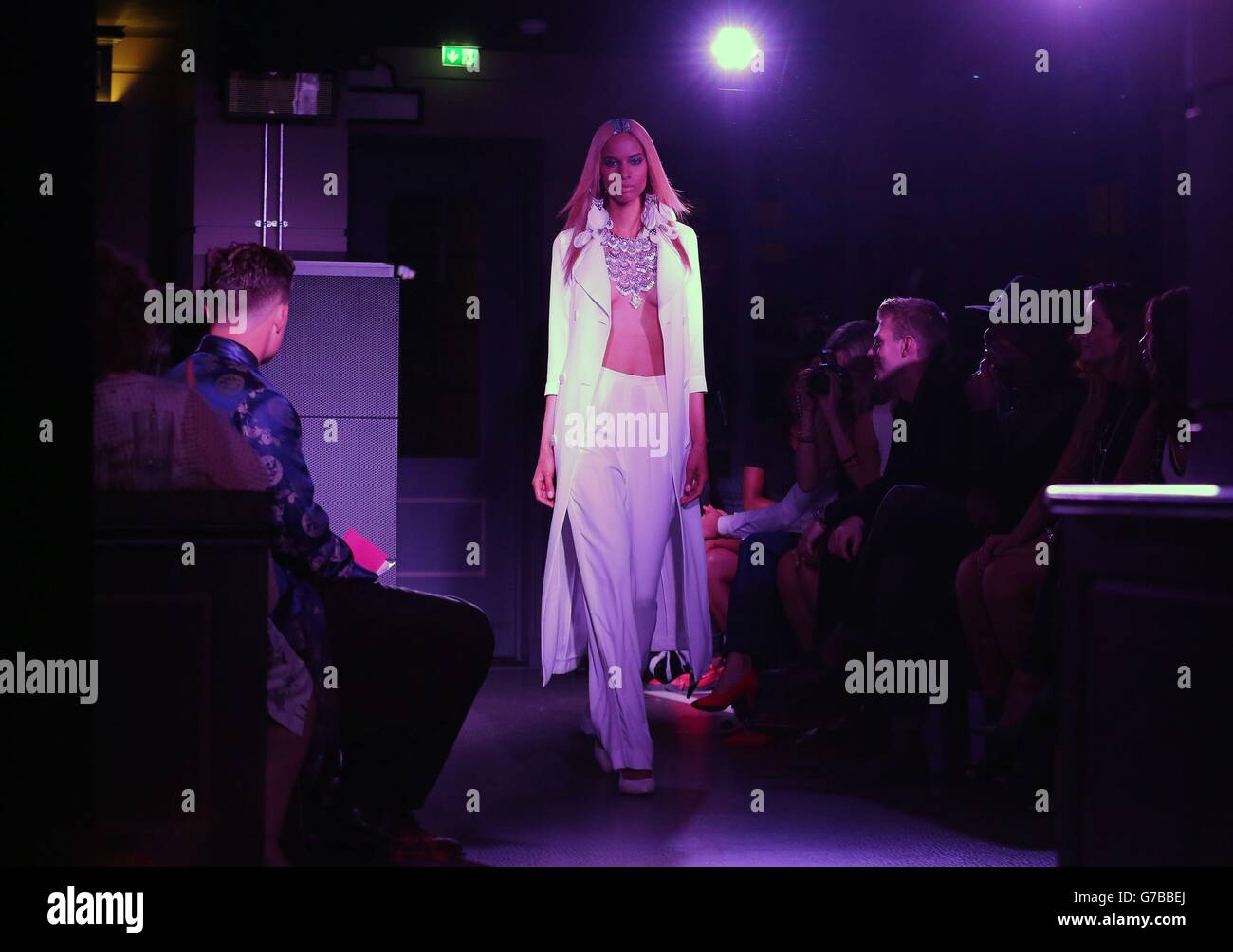 Models auf dem Laufsteg während der PPQ-Show in der Le Peep Boutique im Zentrum von London, im Rahmen der London Fashion Week. Stockfoto