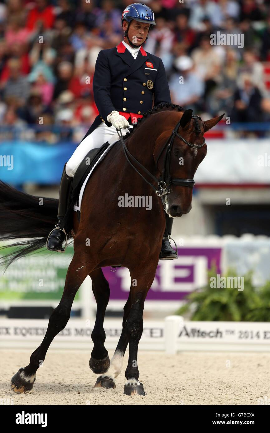 Der Großbritanniens Carl Hester mit dem Nip Tuck nimmt am sechsten Tag der Alltech FEI World Equestrian Games im Stade D'Ornano, Normandie, Frankreich, am Dressage Freestyle Grand Prix Teil. Stockfoto