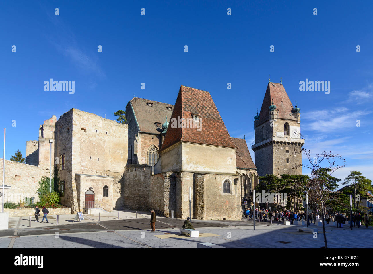 Burg, Martin-Kapelle, Kirche des Heiligen Augustinus und Turm, Perchtoldsdorf, Österreich, Niederösterreich, Niederösterreich, Wienerwald Stockfoto
