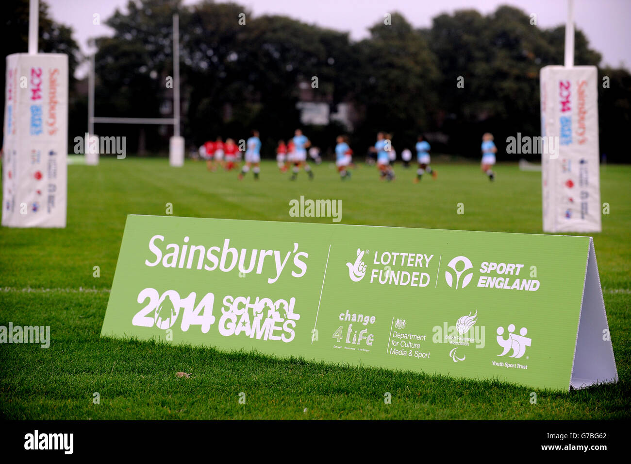 Sainsbury's Branding bei den Rugby Sevens bei den Sainsbury's 2014 School Games, Armitage Site, Manchester. Stockfoto