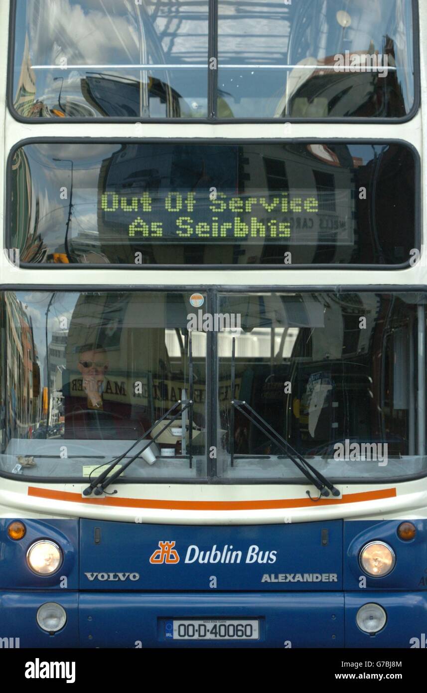 Ein Dubliner Bus als Verhandlungen zwischen Gewerkschaftsfunktionären und dem Verkehrsministerium der LRC wurden nach fast vier Stunden dauernden Verhandlungen unterbrochen. Die Gespräche gehen über die Möglichkeit der Öffnung des Dublin Bus-Marktes für private Betreiber. Stockfoto