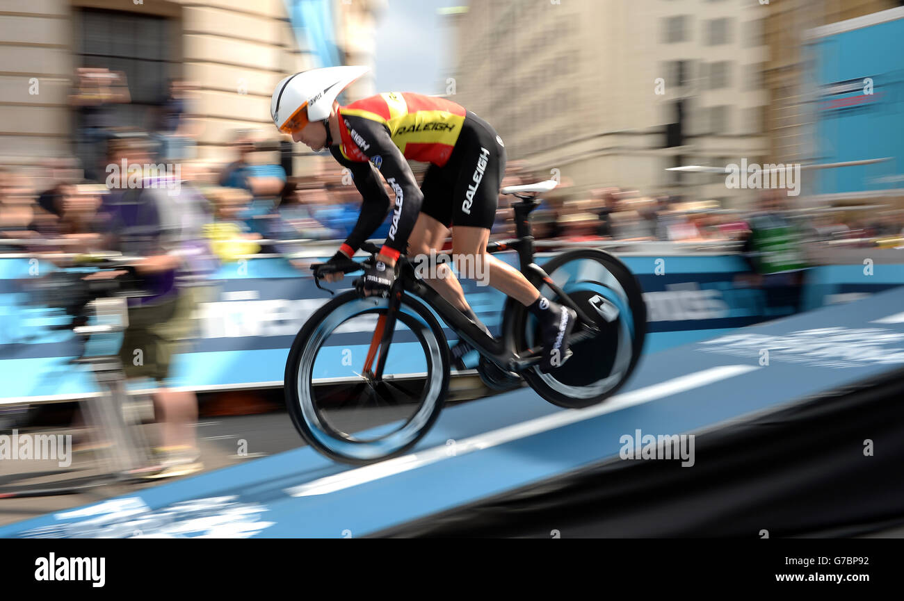 Matthieu Boulo von Team Raleigh startet im Individual Time Trial Während der 8. Etappe der Tour of Britain 2014 in London Stockfoto