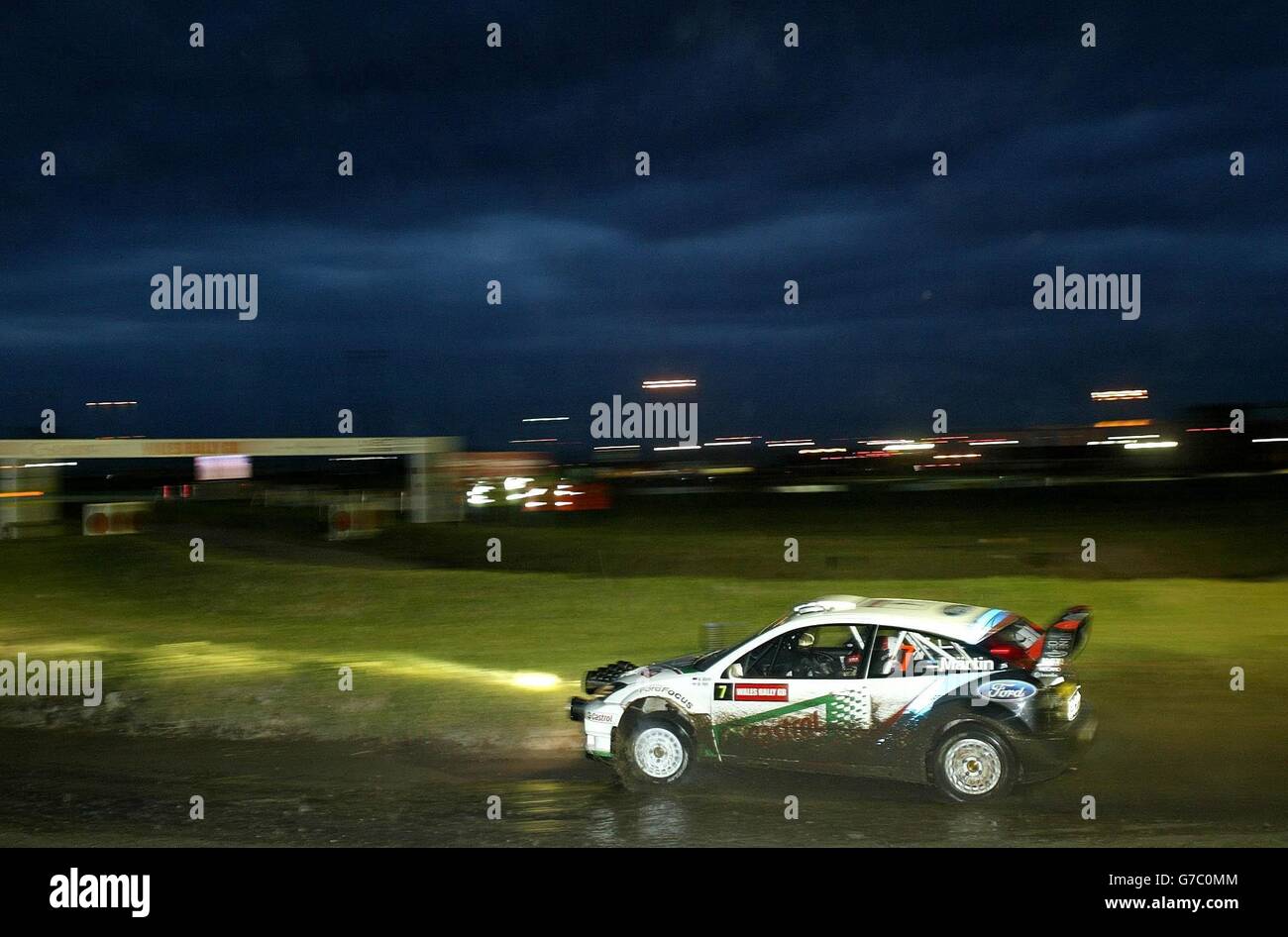 Marco Martin in seinem Ford Focus während der Eröffnungsetappe Super Special der Wales Rally GB um Cardiff Docks. Stockfoto