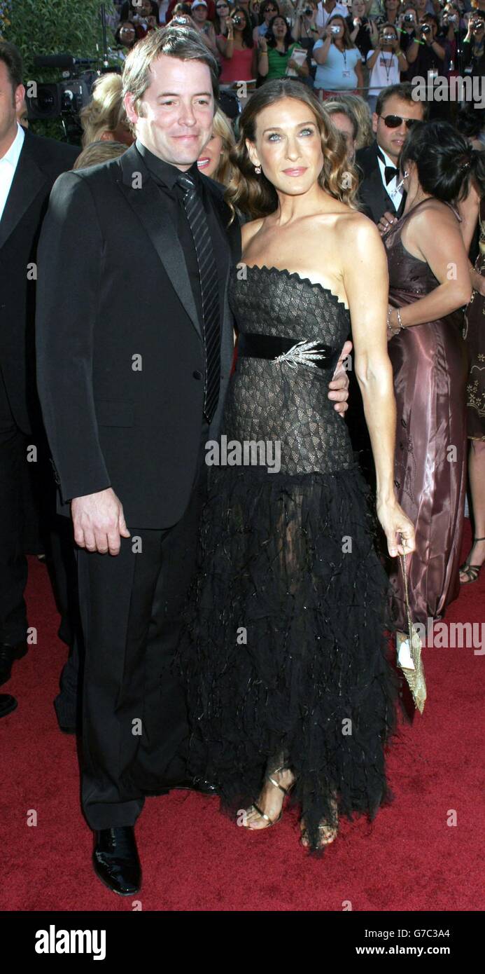 Matthew Broderick und seine Frau Sarah Jessica Parker kommen zu den 56. Emmy Awards in Los Angeles, Kalifornien. Sie trägt ein Kleid von Chanel. Stockfoto