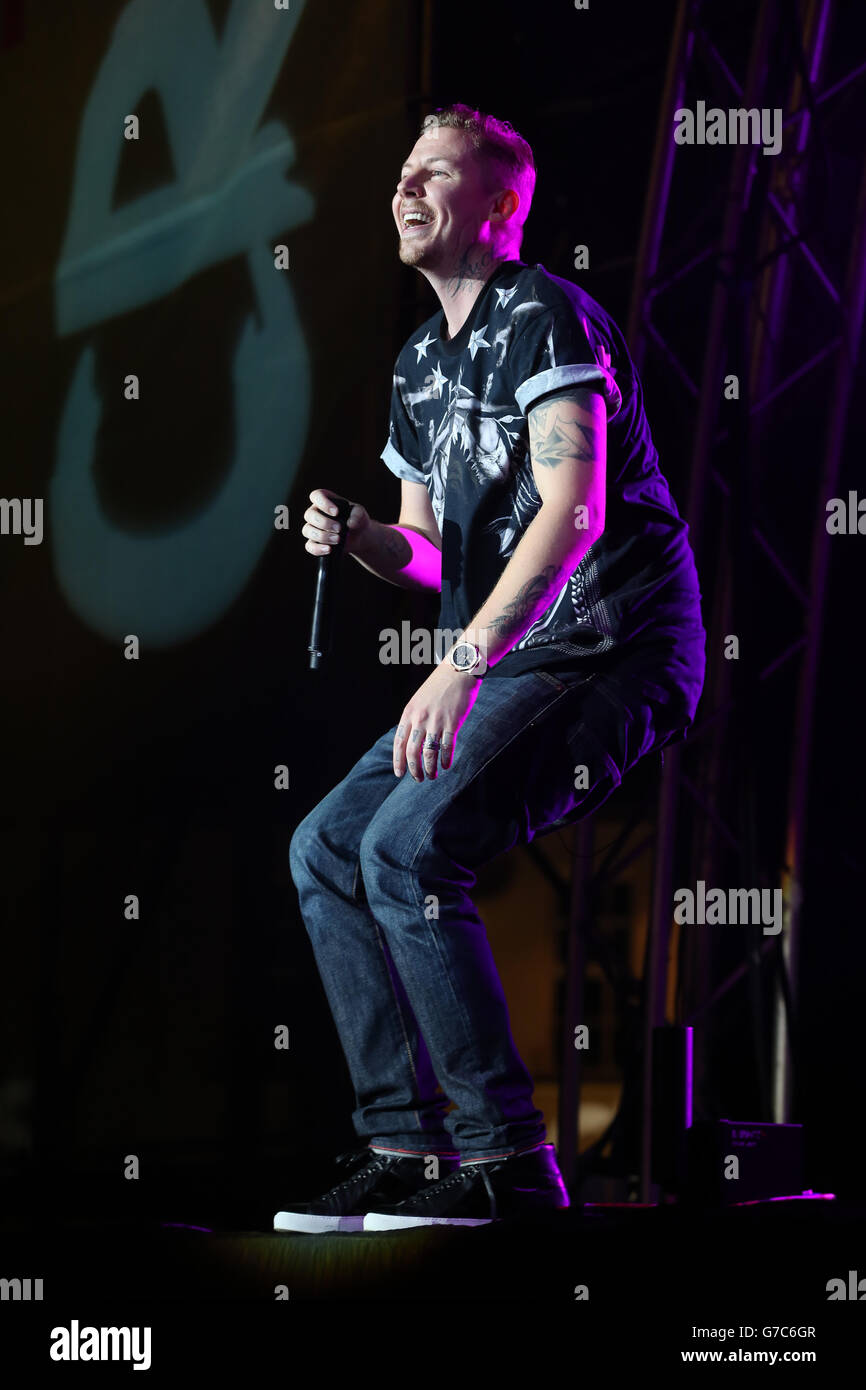 Professor Green tritt beim MTV Crashes Derry Konzert auf dem Ebrington Square in Derry - Londonderry auf. Stockfoto