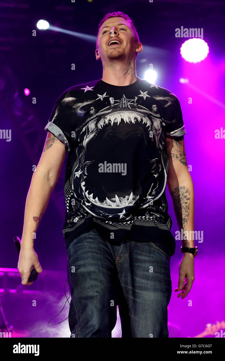 Professor Green tritt beim MTV Crashes Derry Konzert auf dem Ebrington Square in Derry - Londonderry auf. Stockfoto