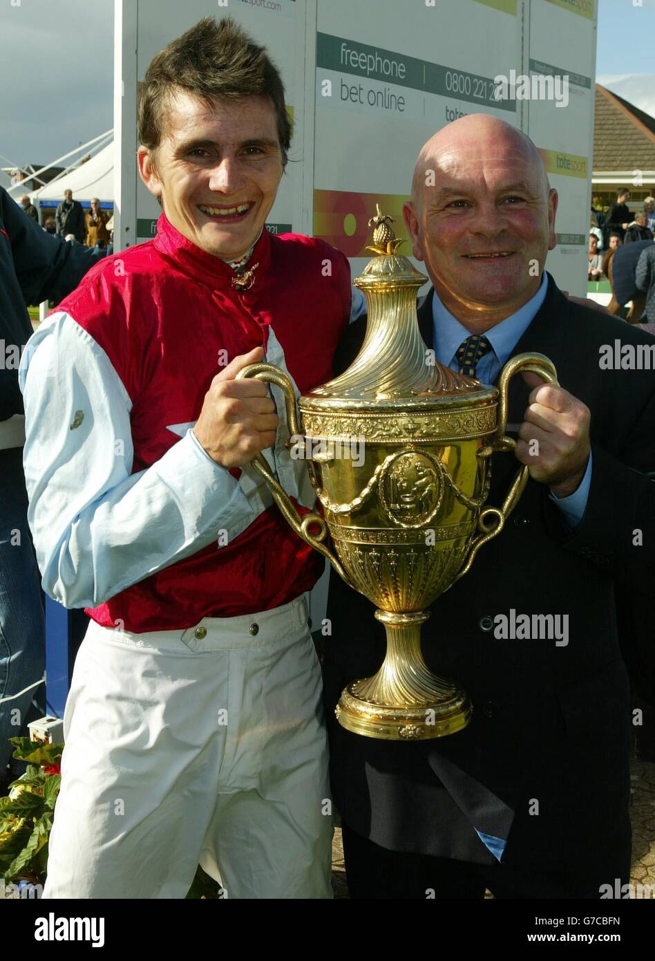 Paul Doe Jockey von Funfair schmälerte mit Trainer Dandy Nichols den Goldcup, nachdem er den Ayr Gold Cup (Heritage Handicap) (Klasse 1) bei Ayr Racecource gewonnen hatte. Stockfoto