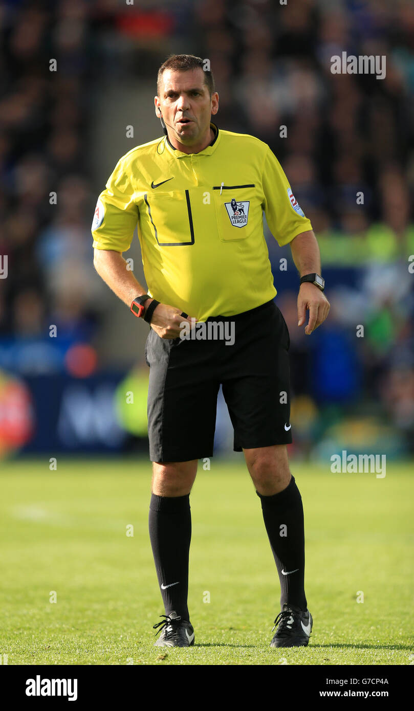 Fußball - Barclays Premier League - Leicester City / Burnley - King Power Stadium. Schiedsrichter Phil Dowd Stockfoto