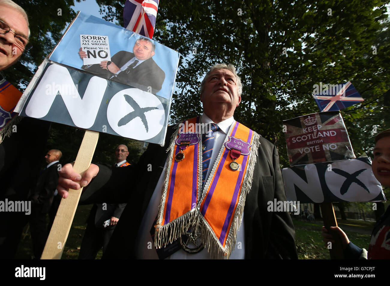 Ein Orangemen-marsch durch die Straßen von Edinburgh während einer Kundgebung "stolz darauf, britisch zu sein" in Edinburgh zur Unterstützung der Union, weniger als eine Woche bevor Schottland über das schottische Referendum abstimmt. Stockfoto