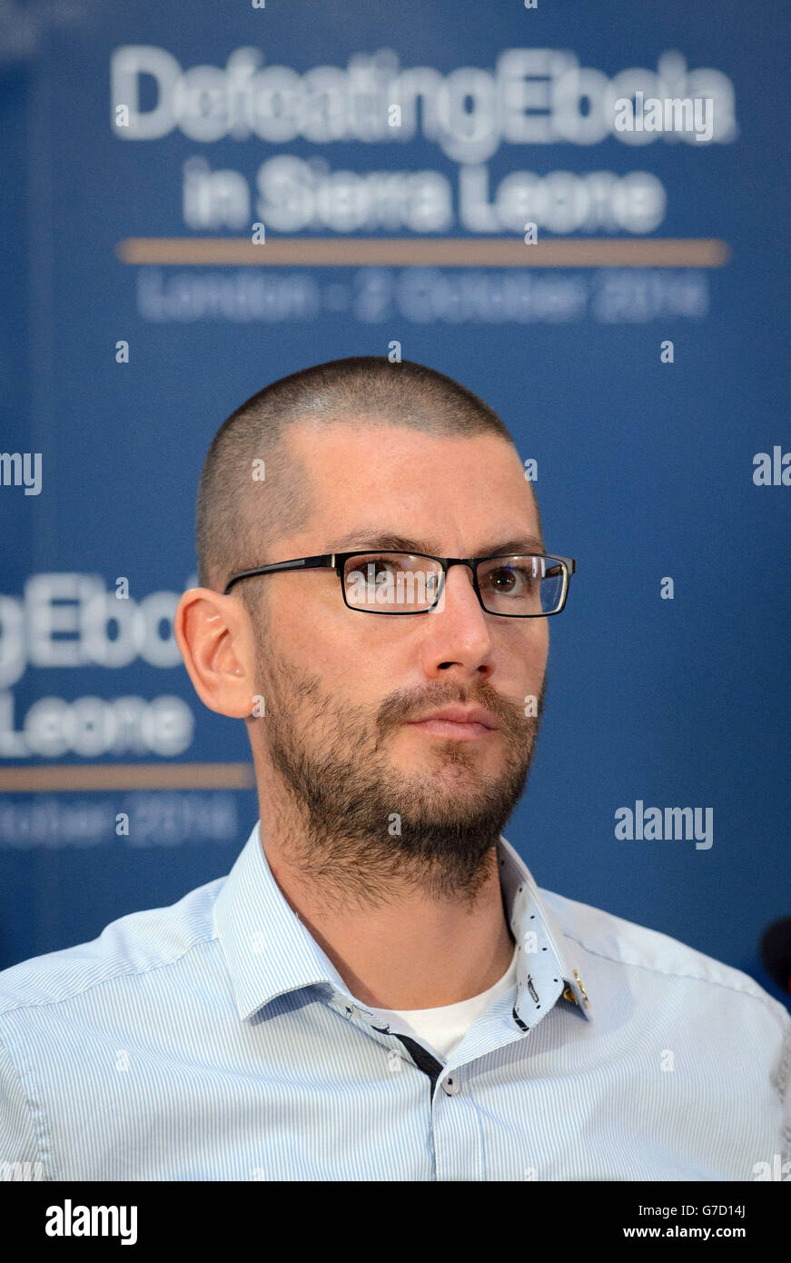 Ebola-Überlebender William Pooley hört während der Konferenz „besiegt Ebola in Sierra Leone“ im Lancaster House in London zu. Stockfoto