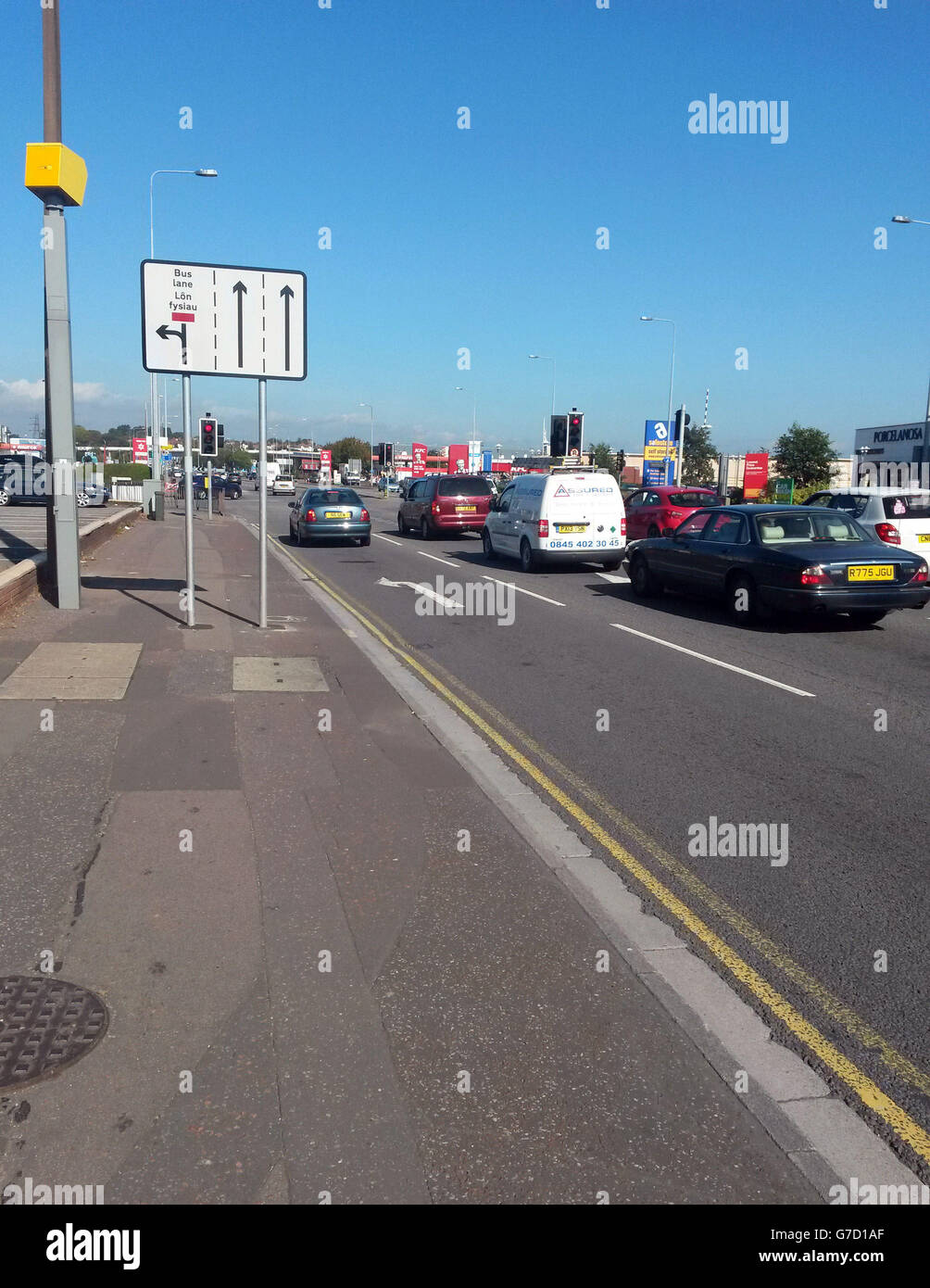 Die Radarkamera auf der Newport Road, Cardiff, die vermutlich die produktivste in Großbritannien ist, nachdem sie in nur sechs Monaten mehr als 13,000 Autofahrer erfasst und mehr als 800,000 Bußgelder generiert hat. Stockfoto