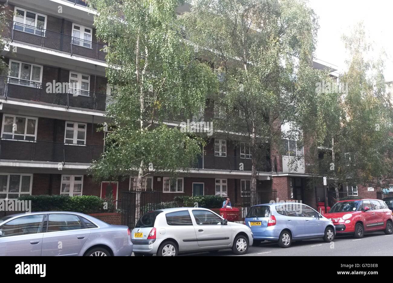 Ein Wohnblock am Lucan Place in Chelsea, West-London, in dem Rawan Kheder am Dienstag nach mehreren Razzien durch die Polizei in London im Zusammenhang mit einem mutmaßlichen Terroranschlag in Großbritannien verhaftet wurde. Stockfoto