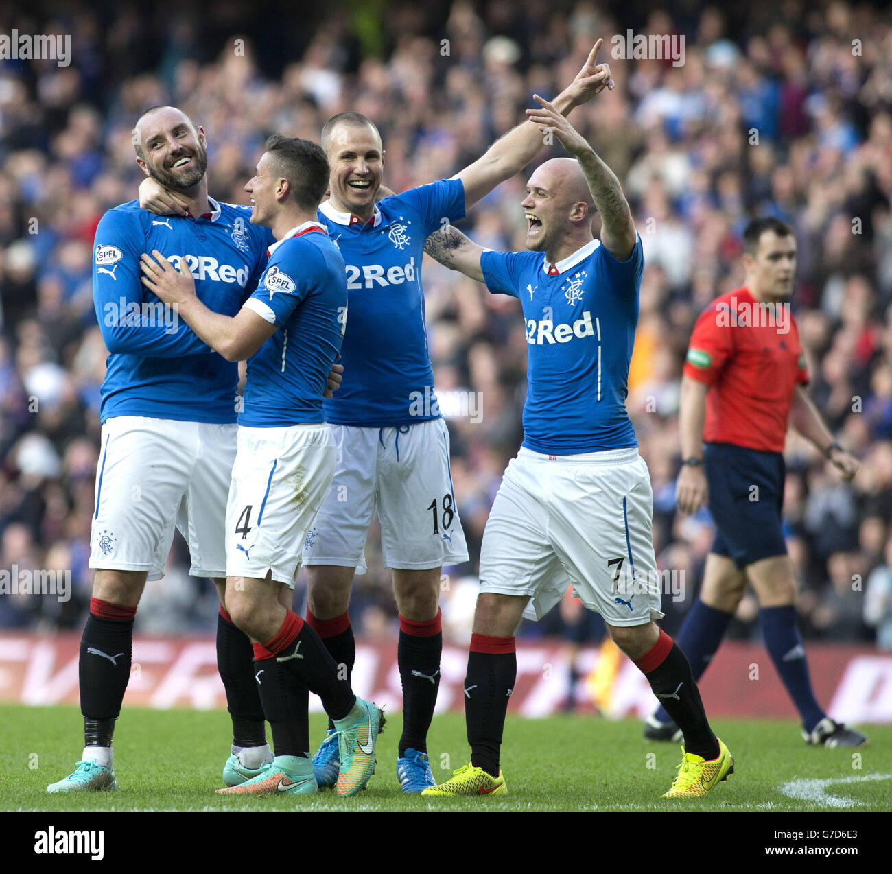 Fußball - SPFL Championship - Rangers gegen Raith Rovers - Ibrox Stadium. Kris Boyd der Rangers (links) feiert sein Tor während des SPFL-Meisterschaftsspiels im Ibrox Stadium, Glasgow. Stockfoto