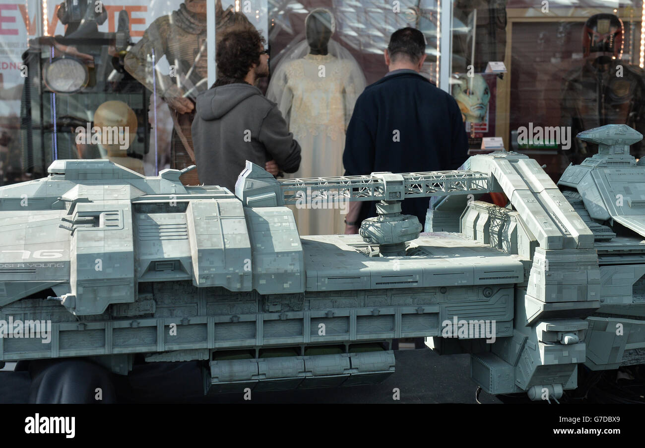 30,000), als die ikonische Hollywood Film Memorabilia Ausstellung im Vue Westfield, London eröffnet wird. Stockfoto