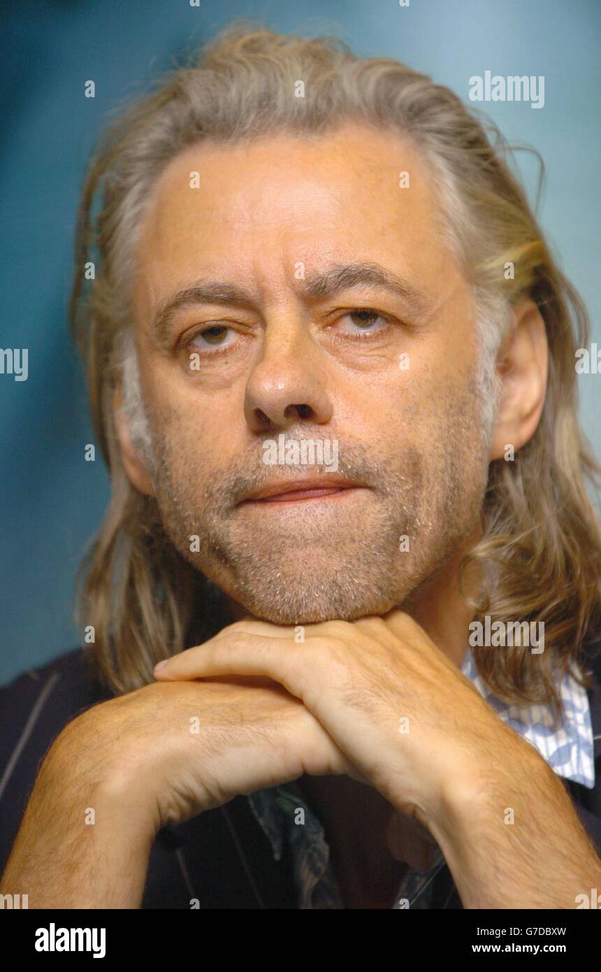 Medienmogul Sir Bob Geldolf bei einer öffentlichen Anhörung eines Antrags auf einen alternativen Musikradiosender auf einer Pressekonferenz in Dublin, Irland. Stockfoto