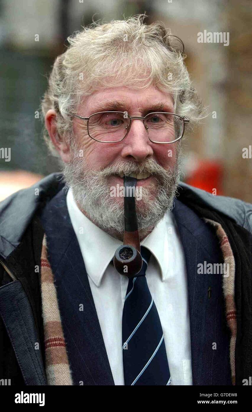 Der pensionierte Ingenieur Graham Goodall, der am 20. Oktober am North East Derbyshire Magistrates Court erscheinen soll, wird beschuldigt, sich geweigert zu haben, die weltweit größte private Sammlung ostdeutscher Trabant-Autos aus einem Obstgarten zu entfernen. Herr Goodall hat 49 Trabants Autos auf seinem Grundstück in Middleton von Youlgreave. Stockfoto