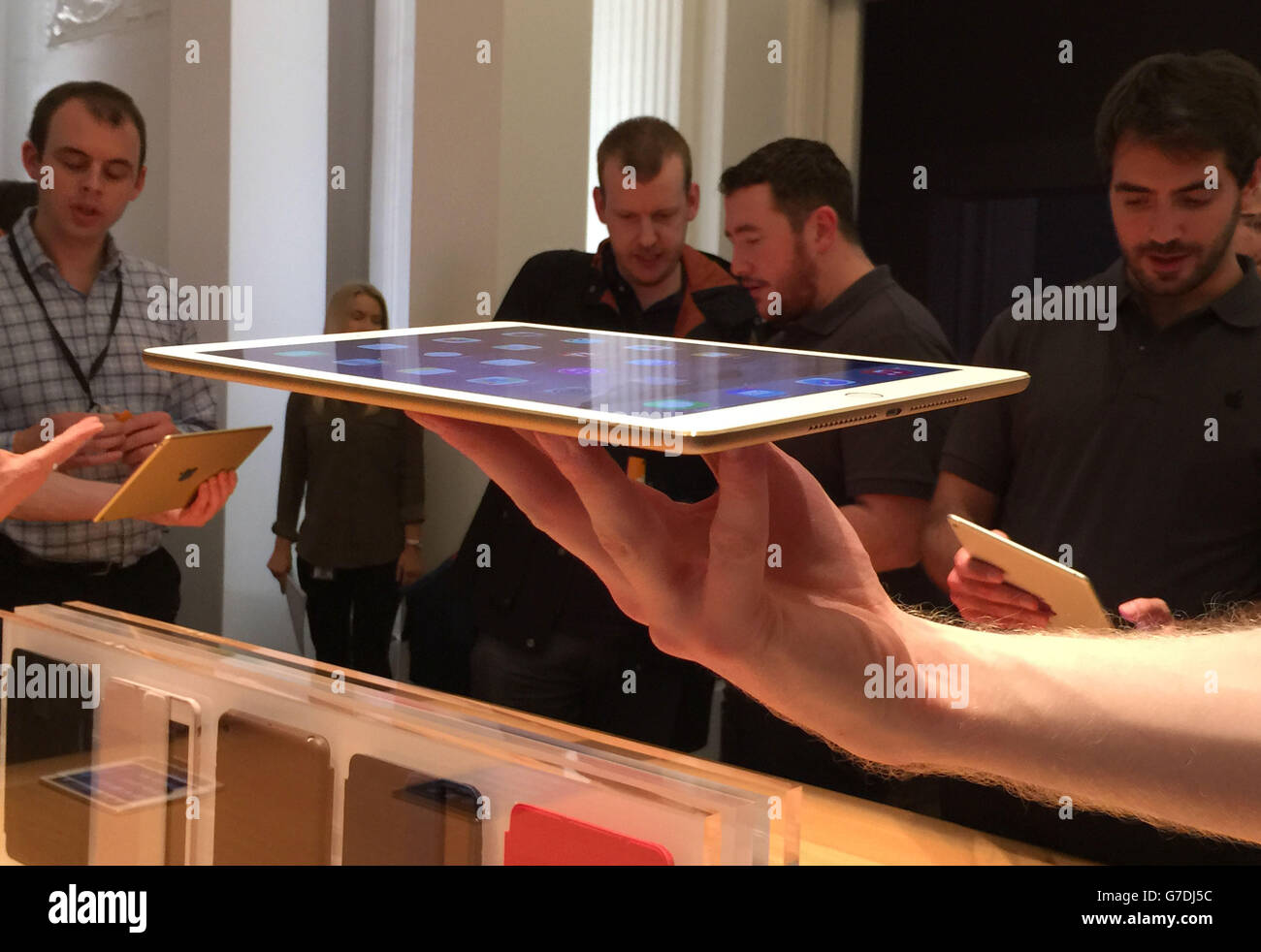 Das neue Apple iPad Air 2 wurde auf einer europäischen Sonderveranstaltung in Berlin vorgestellt, die auf einem Live-Event in Kalifornien vorgestellt wurde. Stockfoto