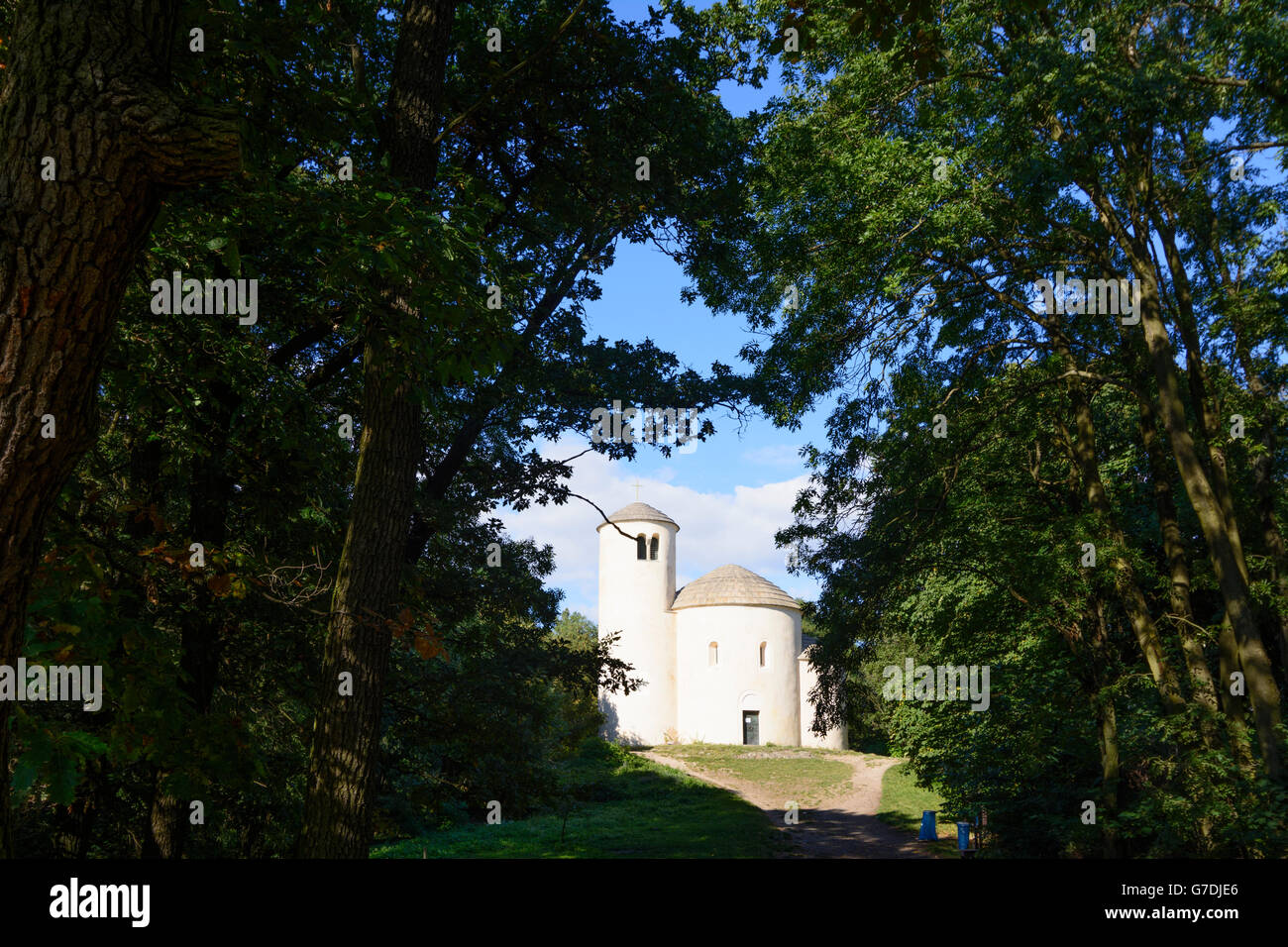 George Rotunde auf dem Gipfel Říp (Sankt Georgsberg, Georgsberg, Raudnitzer Berg), Krabčice (Krabschitz), Tschechien, Usteck Stockfoto