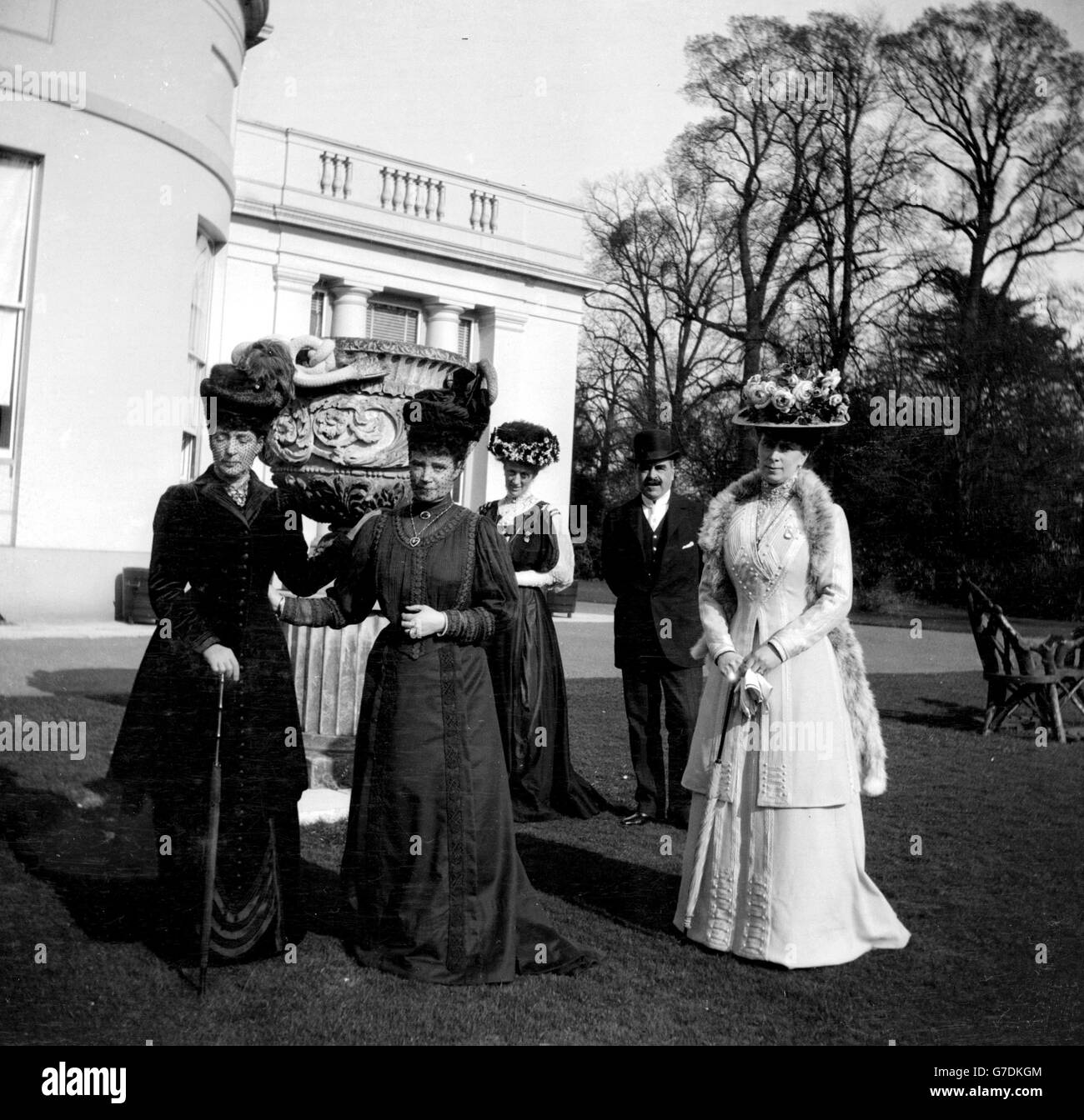 Königin Alexandra. Von links nach rechts: Königin Alexandra, Ex-Kaiserin Marie von Russland und Königin mary. Stockfoto
