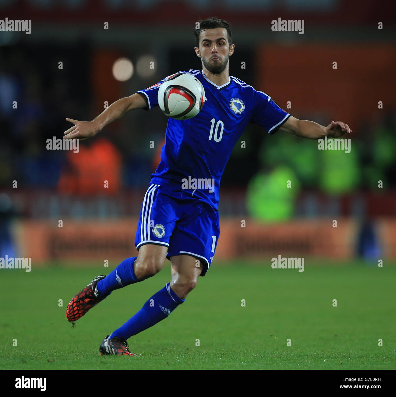 Miralem Pjanic aus Bosnien und Herzegowina während des UEFA-EM-2016-Spiels im Cardiff City Stadium, Cardiff Stockfoto