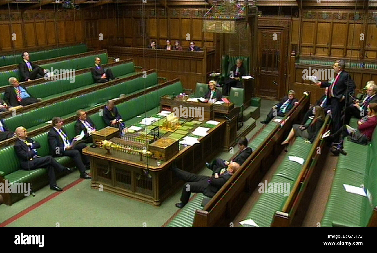 Der ehemalige Premierminister Gordon Brown spricht während einer kurzen Debatte über die Beziehungen der britischen Regierung zu Schottland im Londoner Unterhaus. Stockfoto