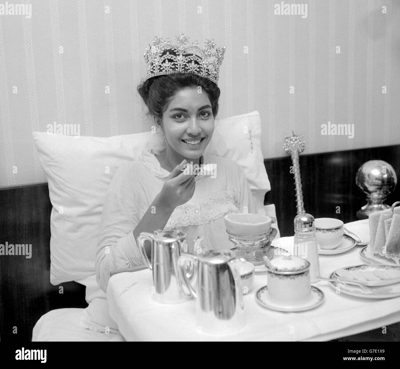 Frühstück im Bett für Miss World. Stockfoto