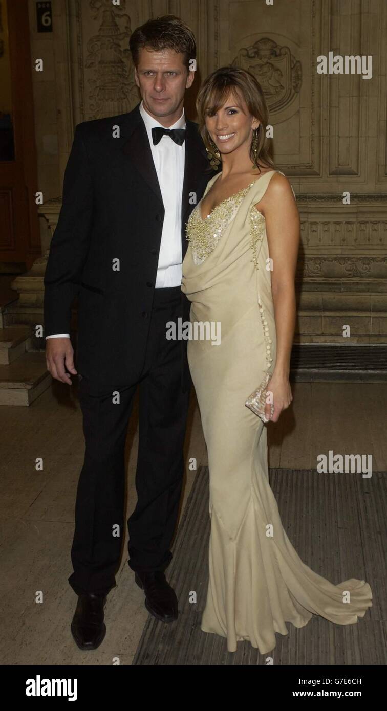 Die GMTV-Moderatoren Andrew Castle und Andrea McLean kommen zu den 2004 Anniversary National Television Awards in der Royal Albert Hall in London. Stockfoto