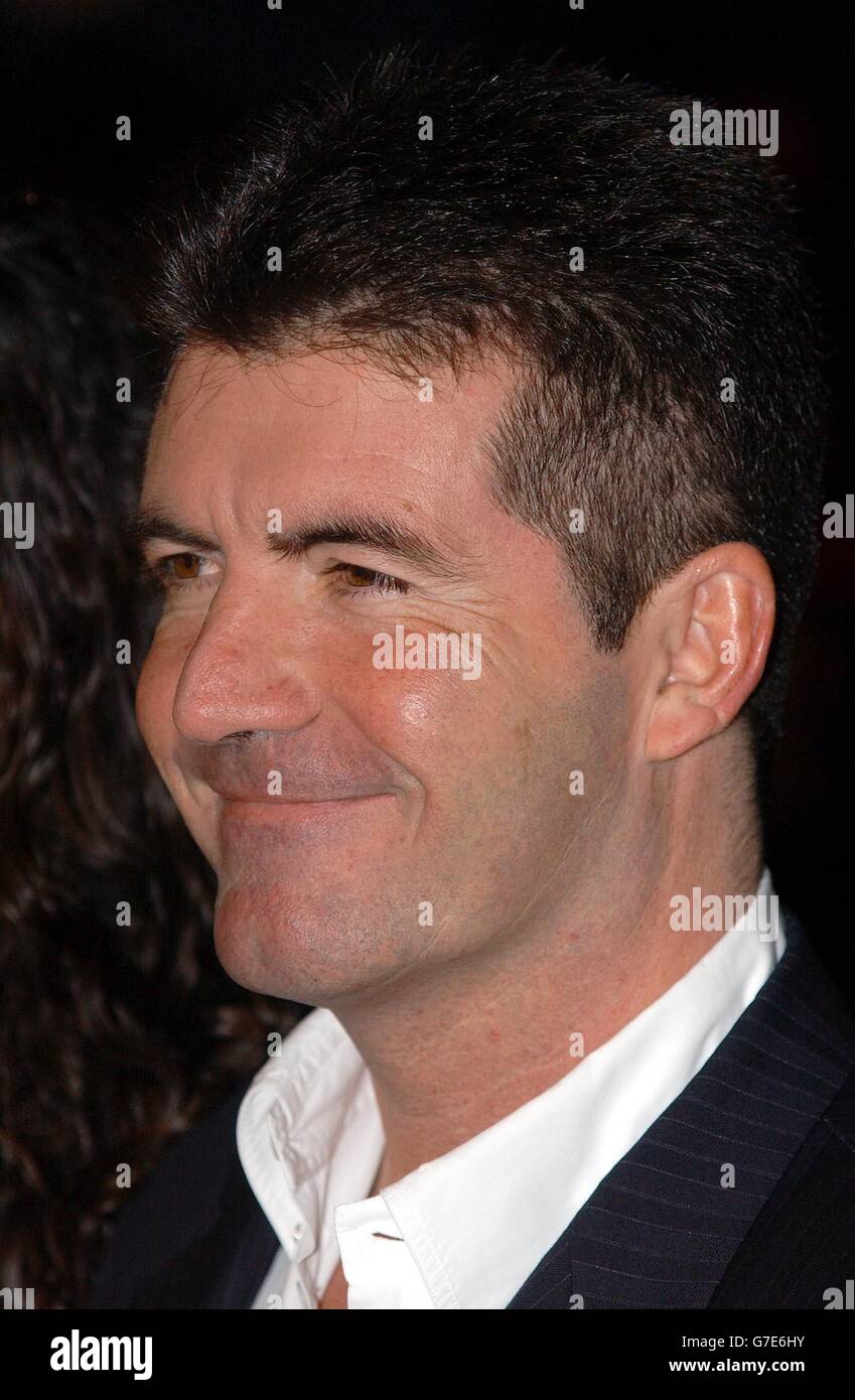 Simon Cowell kommt zu den 10-jährigen National Television Awards 2004, die in der Royal Albert Hall in London stattfinden. Stockfoto