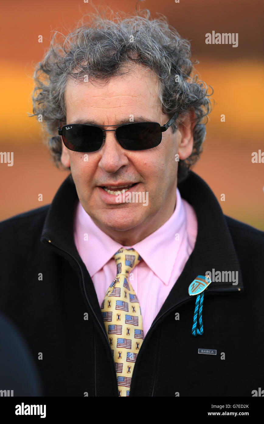 Trainer Peter Charalambous während des Tages der Halloween Big Bash auf der Newmarket Racecourse. DRÜCKEN SIE VERBANDSFOTO. Bilddatum: Freitag, 31. Oktober 2014. Siehe PA Story RACING Newmarket. Bildnachweis sollte lauten: Mike Egerton/PA Wire Stockfoto