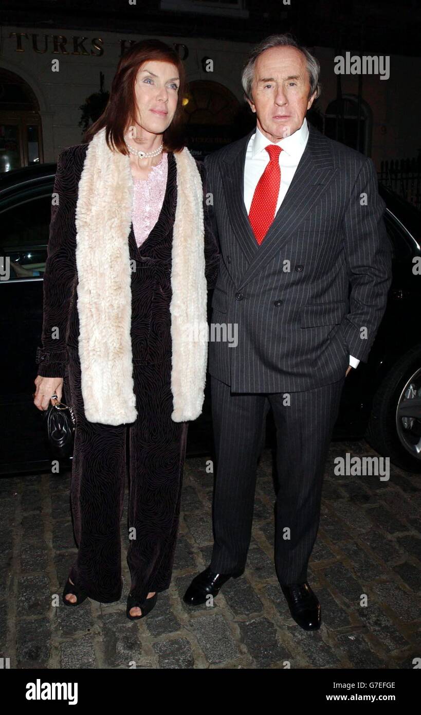 Der ehemalige Grand Prix Champion Jackie Stewart und seine Frau Helen kommen zur Chippi Hacki Launch Party in Knightsbridge im Zentrum von London. Lady Emily Compton feiert die Eröffnung ihrer Kinderboutique, in der Kleidung für Babys und Kinder bis 10 Jahre verkauft wird. Stockfoto
