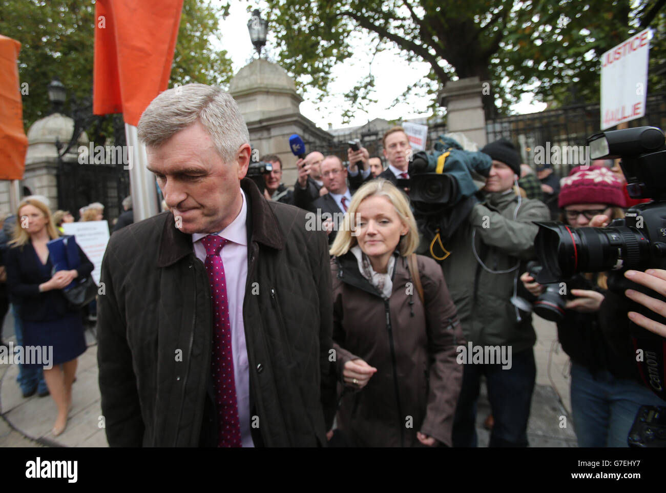 Der irische Wassergeschäftsführer John Tierney verlässt das Leinster House, nachdem er mit Umweltminister Alan Kelly gesprochen hat, da es immer mehr Meinungsverschiedenster über Wassergebühren gibt. Stockfoto