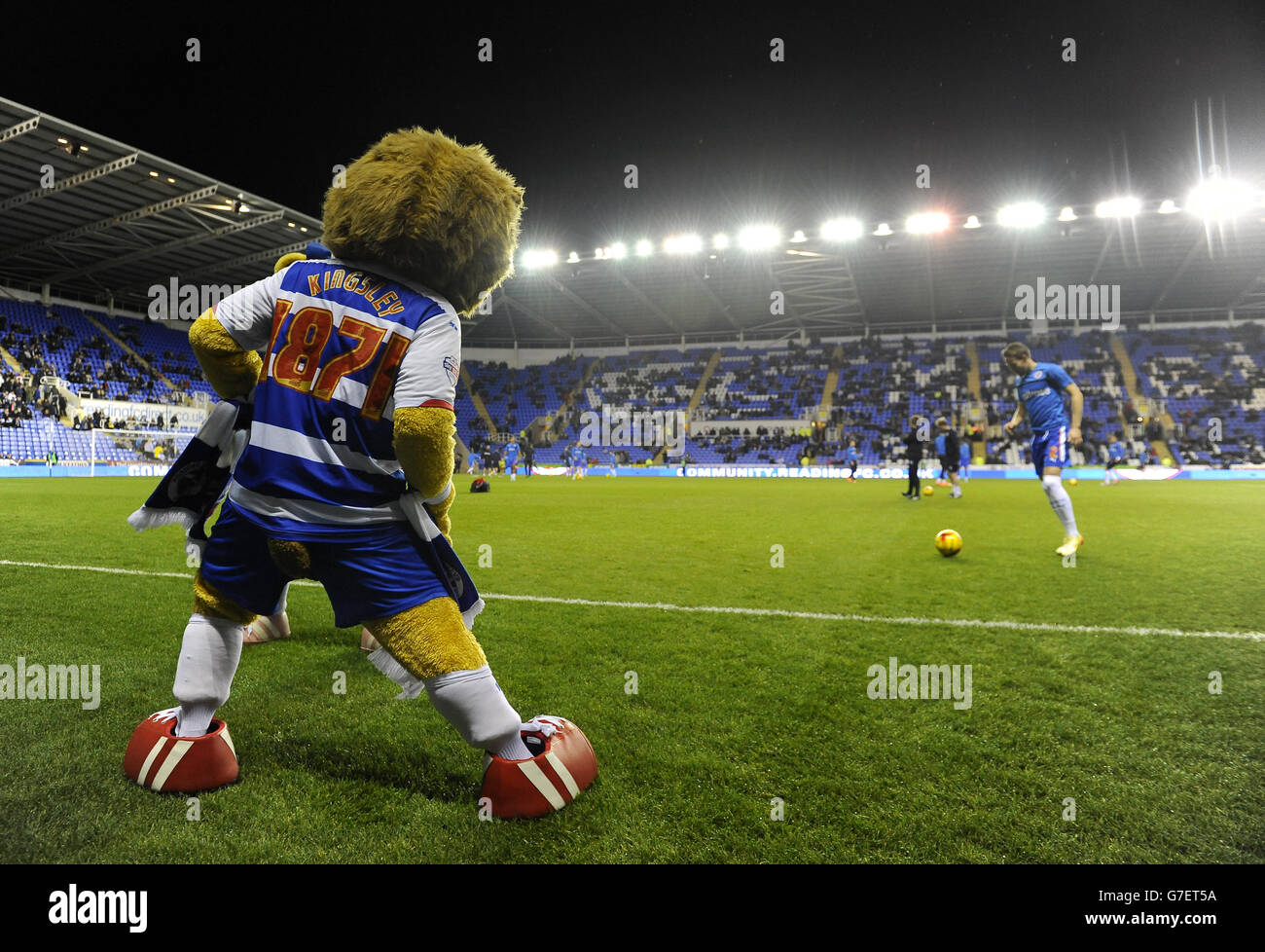 Fußball - Sky Bet Championship - Reading gegen Rotherham United - Madejski Stadium. Lesend Maskottchen Kingsley Royal Stockfoto