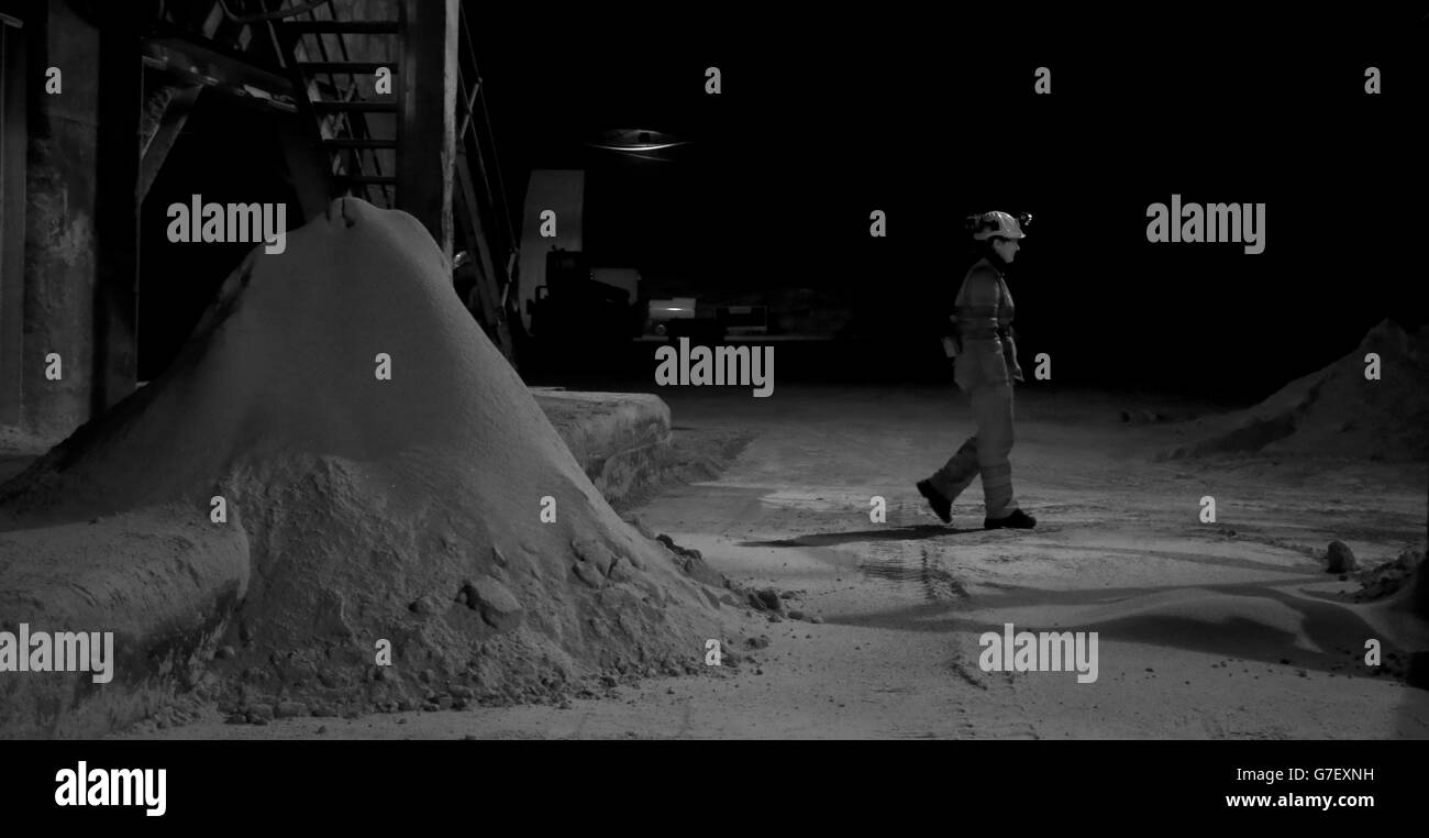 EDS HINWEIS: IN B&W Miners umgewandelt arbeiten an der Salzwand, 500 Fuß unter der Oberfläche der Compass Mineral Salt Mine in Winsford, Cheshire. Stockfoto