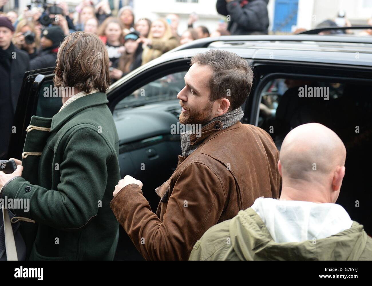 William Farquarson (Mitte) von Bastille kommt zur Aufnahme der Single Band Aid 30 in den Sarm Studios in Notting Hill, London. Stockfoto