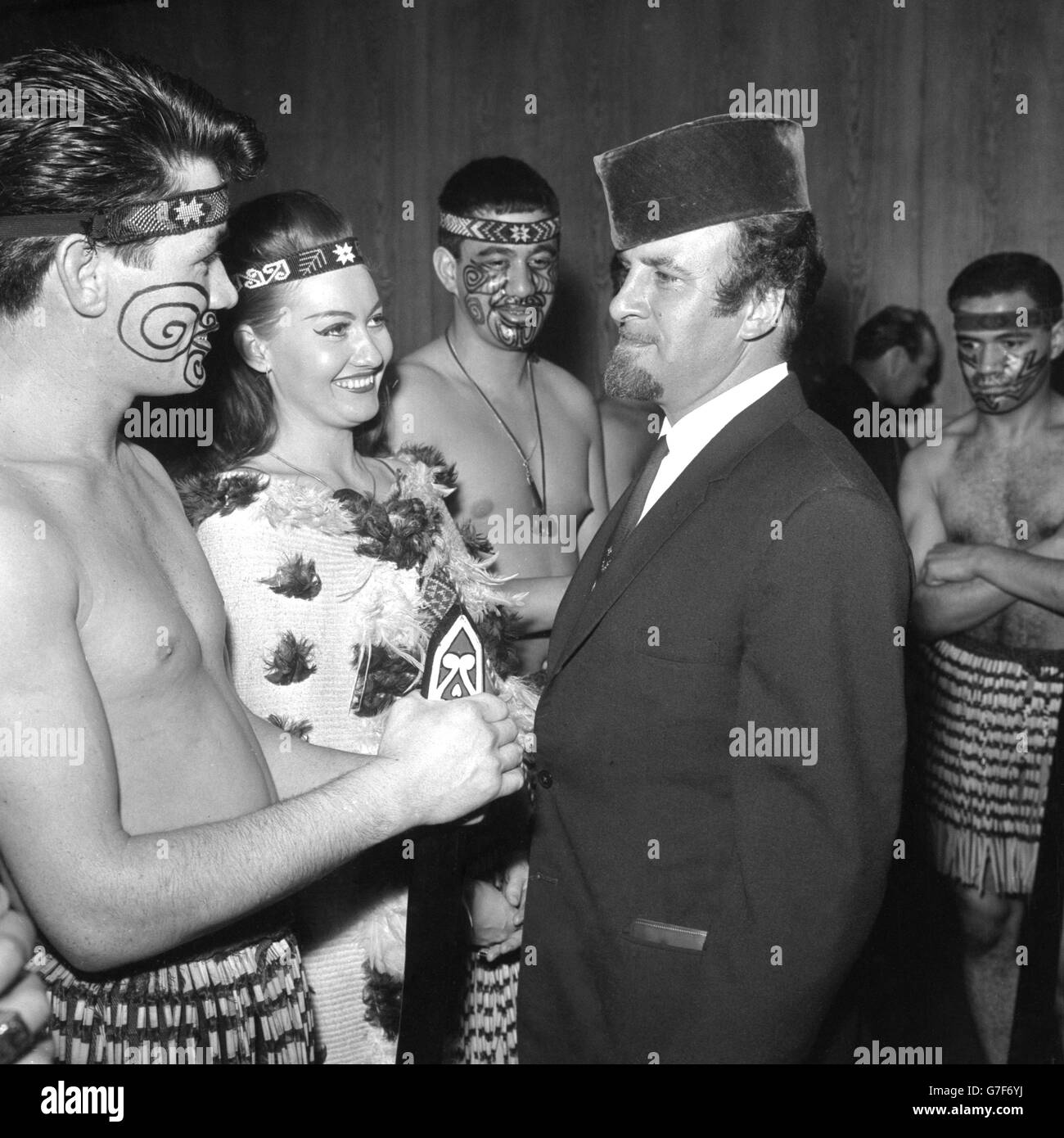 Musik - willkommen Maori Hi-Five - Acker Bilk - London Flughafen Stockfoto