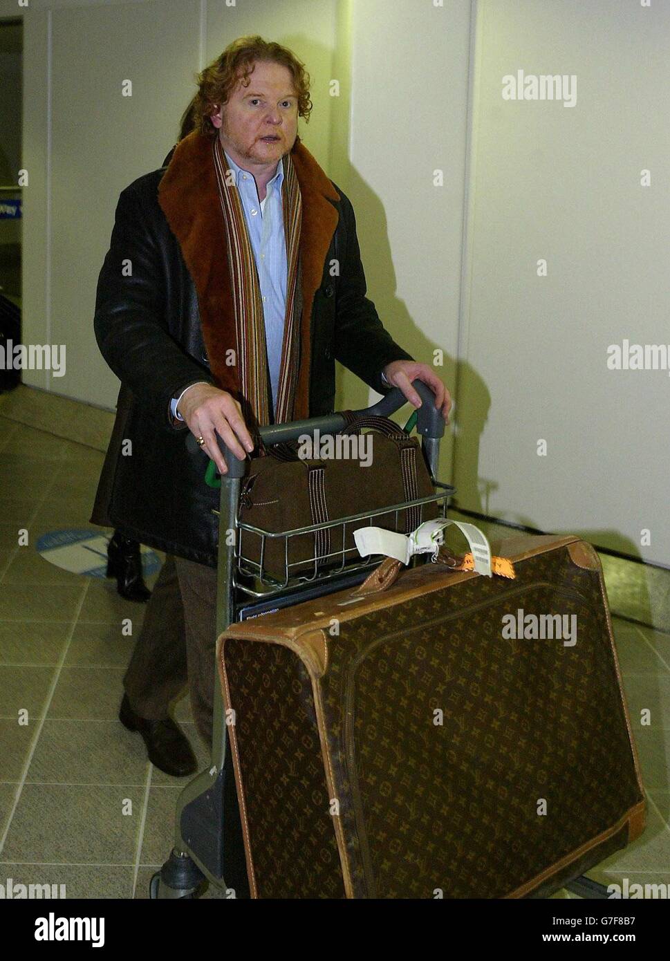 Mick Hucknall Manchester Airport. Mick Hucknall ist einfach ein Red Star am Flughafen Manchester. Stockfoto