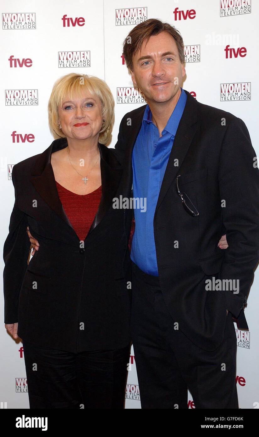 Die Fernsehmoderatoren Judy Finnigan und Richard Madeley kommen für die Women in Film and Television Awards, die im Londoner Hilton, Park Lane, im Zentrum von London, stattfinden. Stockfoto