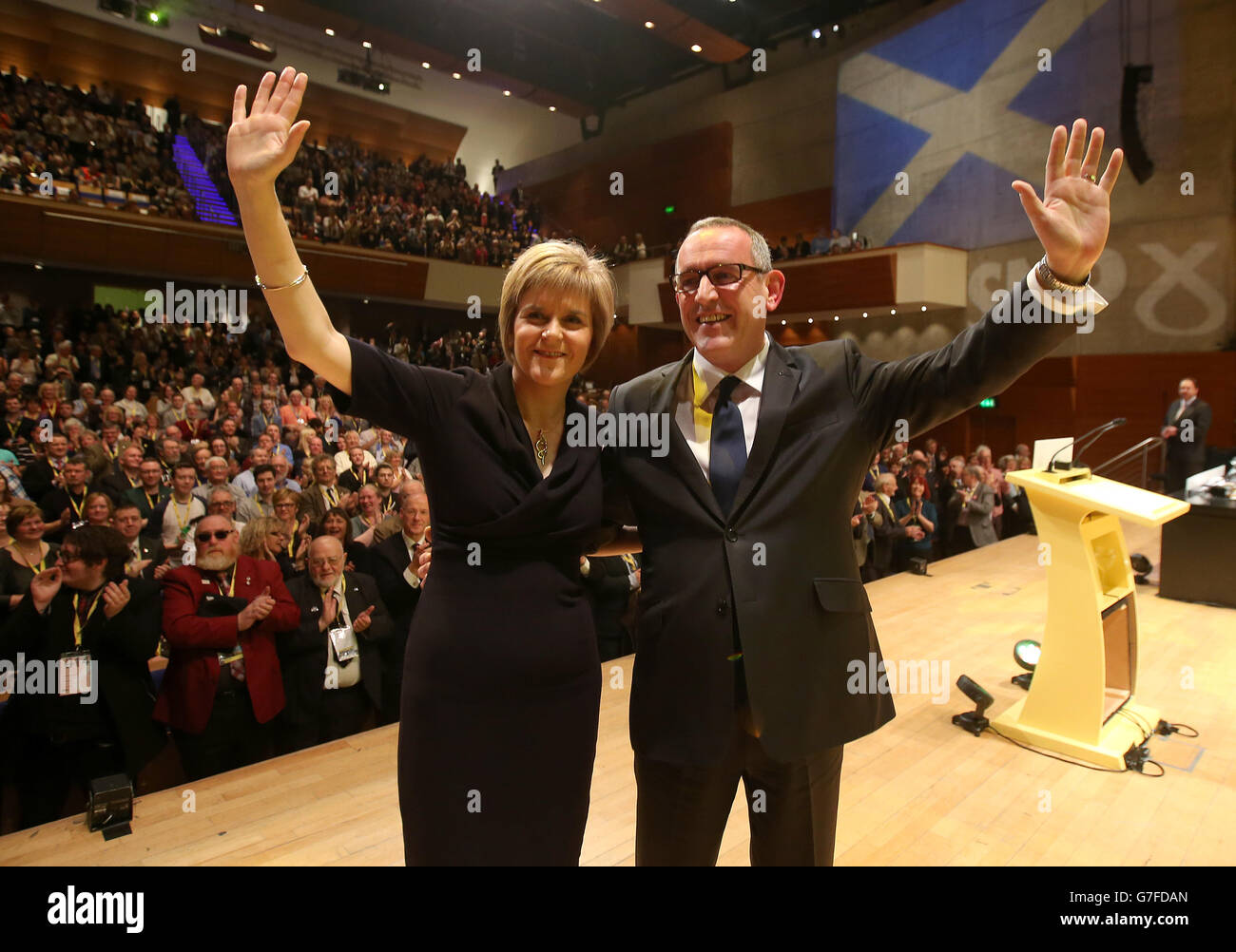 Die neue Vorsitzende der Scottish National Party (SNP) Nicola Sturgeon und der neue stellvertretende Vorsitzende Stuart Hosie wurden bei der SNP-Jahreskonferenz in der Perth Concert Hall, Schottland, gewählt. Stockfoto