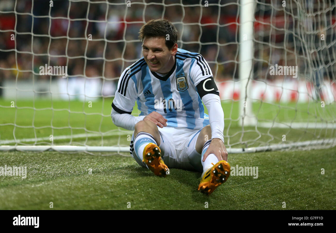 Fußball - International freundlich - Argentinien gegen Portugal - Old Trafford. Der Argentinier Lionel Messi ist nach einer verpassten Torchance in die Fratzen gejammert Stockfoto