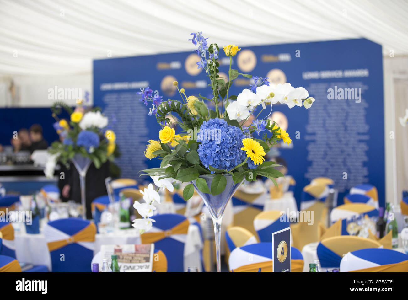 Pferderennen - William Hill Ayr Gold Cup Festival - Gold Cup Day - Ayr Racecourse. Gastfreundschaft am dritten Tag des William Hill Ayr Gold Cup Festivals 2014 auf der Ayr Racecourse, Ayr. Stockfoto