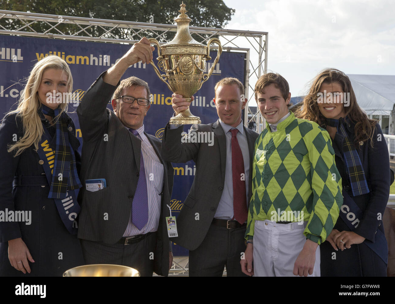 Louis der Fromme, der von James Doyle geritten wird, gewinnt den William Hill Ayr Gold Cup am dritten Tag des William Hill Ayr Gold Cup Festivals 2014 auf der Ayr Racecourse, Ayr. Stockfoto