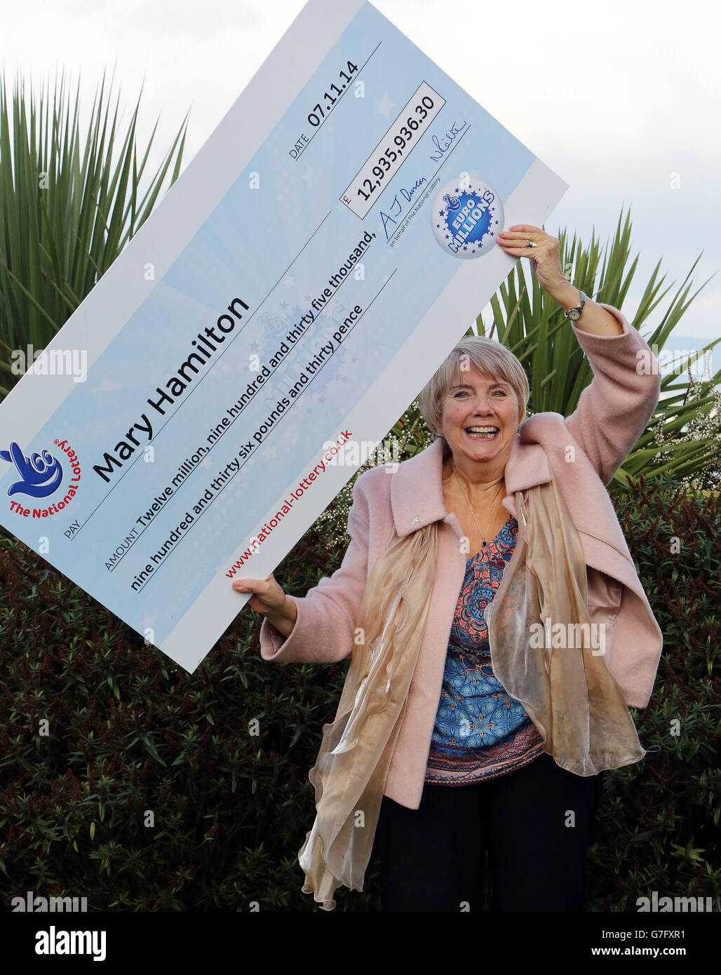 Mary Hamilton feiert ihren Millionengewinn bei einem Empfang im Culloden Hotel außerhalb von Belfast. Stockfoto