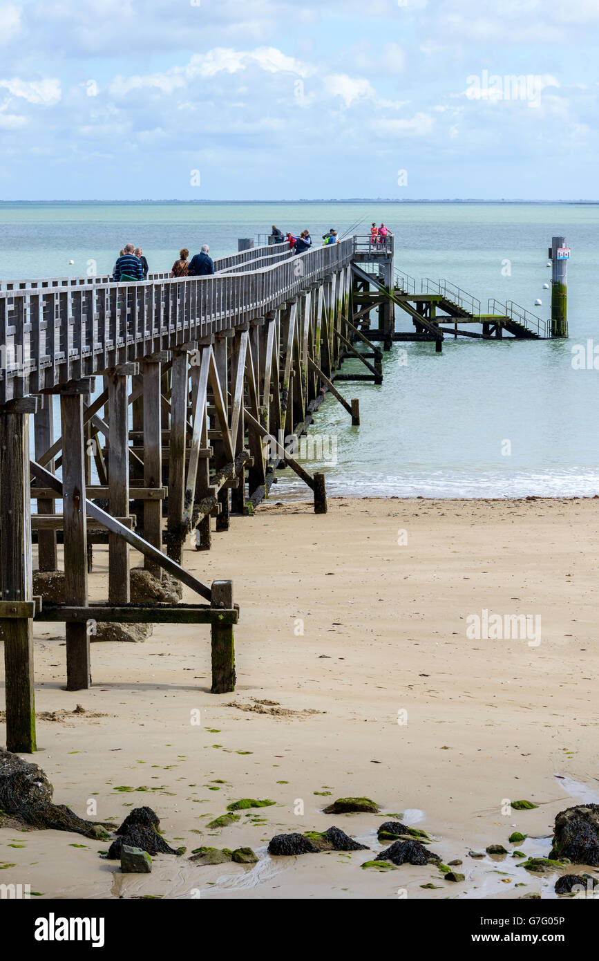 Pier am Plage des Dames auf der Insel Noirmoutier, Frankreich Stockfoto