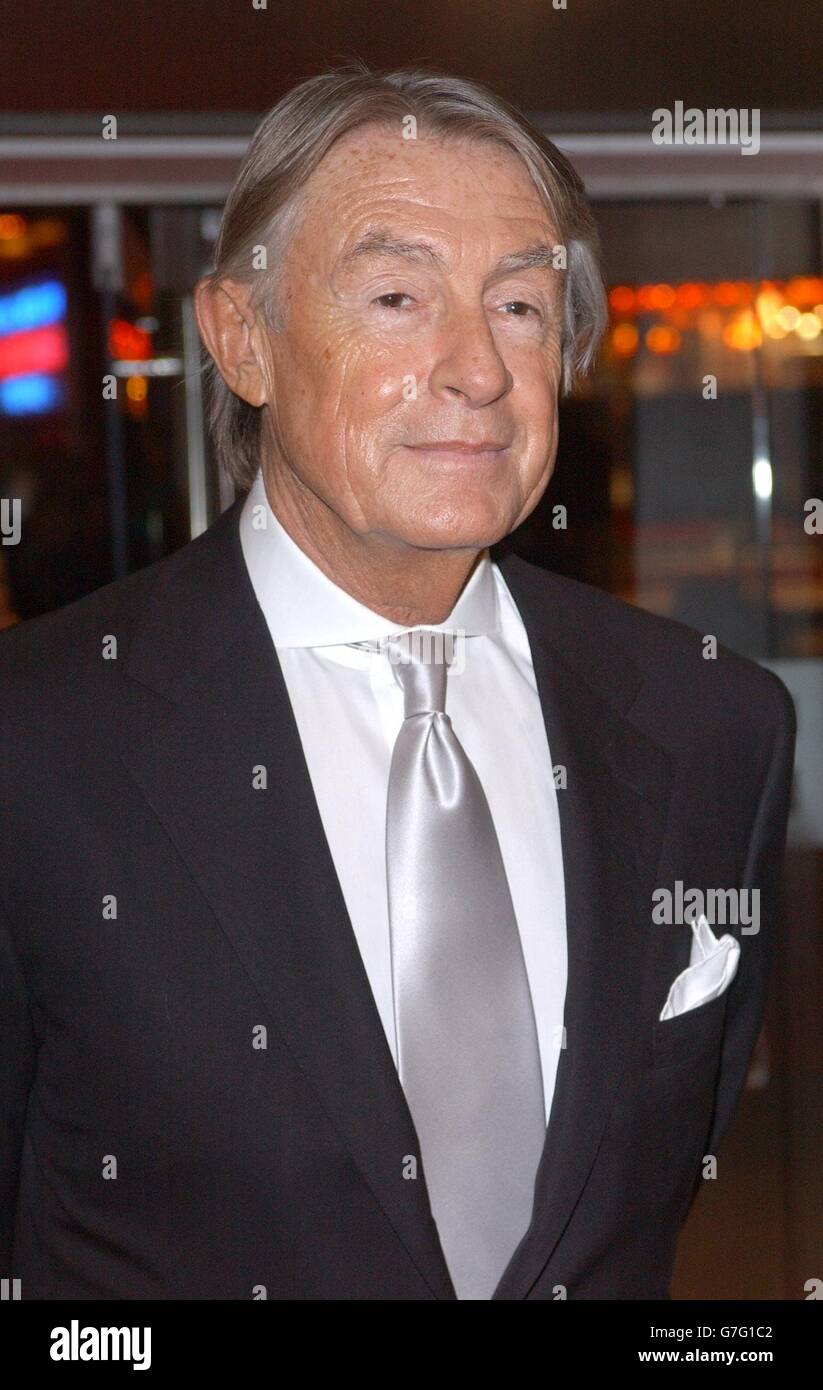 Joel Schumacher kommt zur Weltpremiere von Andrew Lloyd Webbers The Phantom of the Opera am Odeon Leicester Square im Zentrum von London an. Stockfoto