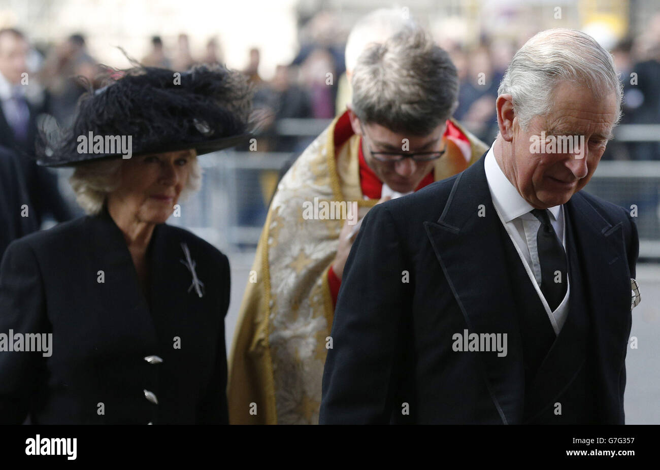 Der Prinz von Wales und die Herzogin von Cornwall nehmen an einem Thanksgiving-Gottesdienst für das Leben und Werk von Lady Soames in Westminster Abbey, London, Teil. Stockfoto