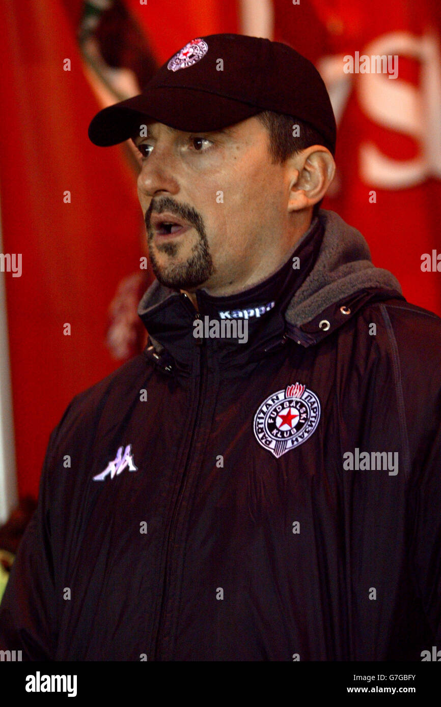Fußball - UEFA Cup - Gruppe E - Middlesbrough / Partizan Belgrad. Der Trainer von Partizan Belgrade, Vladimir Vermezovic Stockfoto